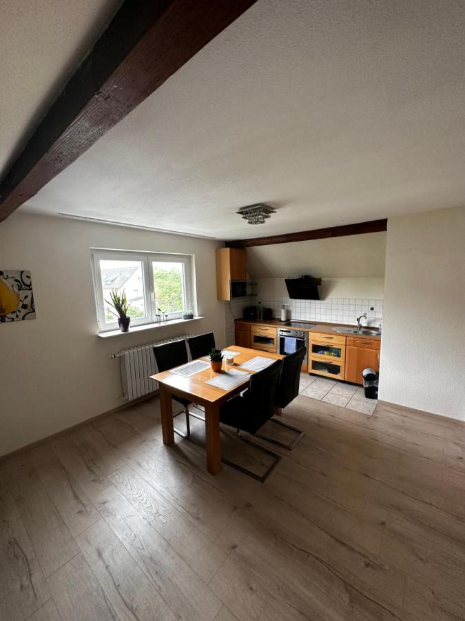 Schoene Ruhige Wohnung In Anliegerstrasse Essen Exterior foto